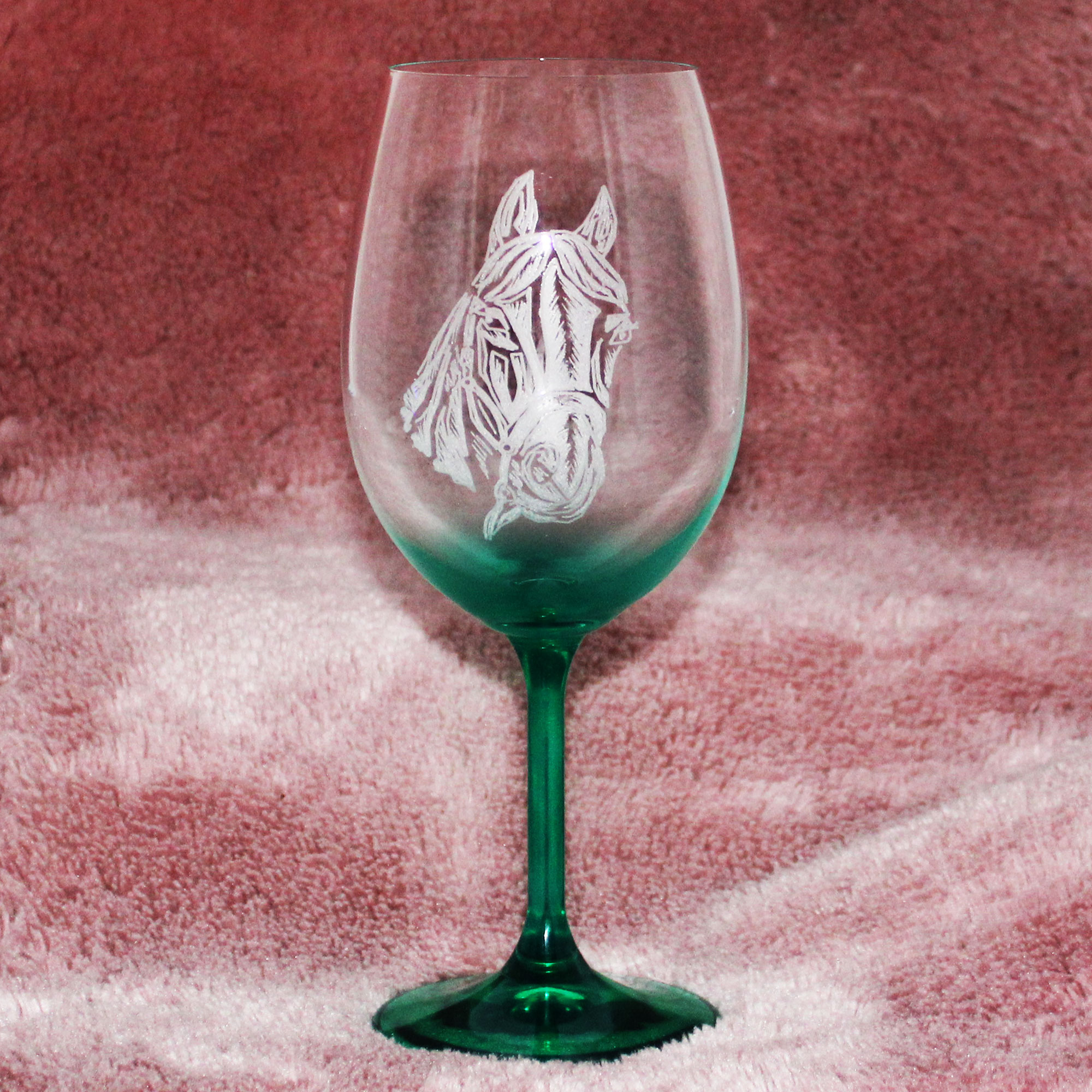 Weinglas mit Gravur Pferd